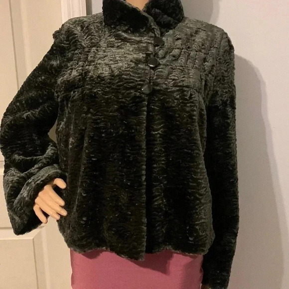 Kristen Blake - Picture 1 of 9